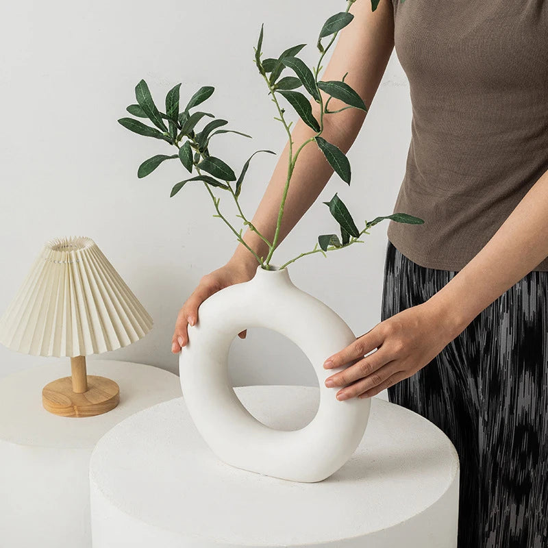 Nordic White Flower Vase – Modern Plastic Plant Pot for Floral Arrangements & Home Décor
